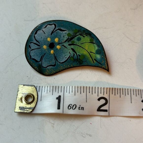 Vintage Blue Painted Floral Enamel Pin in a Paisley Teardrop Shape - Picture 4 of 4